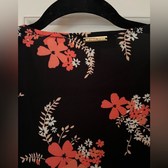 Michael Kors Short Sleeved Top (black with pink floral) Size medium - Picture 4 of 4